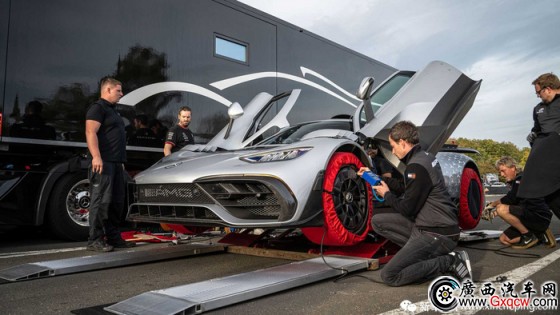 GT2 RSӛ÷ِ˹-AMG ONEɼ~a(chn)܇